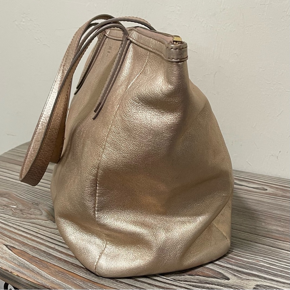 Fossil Sydney Shopper Tote Shoulder Bag Cowhide Leather Metallic Gold Zip Close - Picture 5 of 16